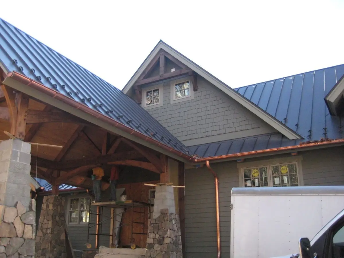 Craftsman Roofing team delivering quality roofing work in Mila Doce